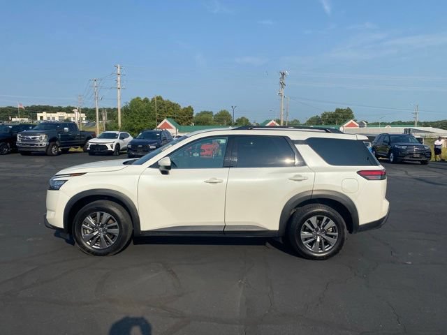 Used 2024 Nissan Pathfinder SV FWD image 2