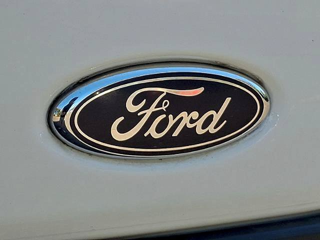 Certified 2018 Ford Transit 250 130 Low Roof w/ Exterior Upgrade Package RWD image 27
