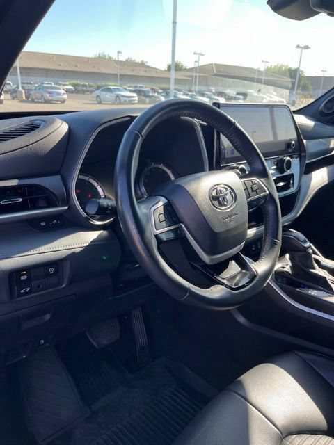 Used 2024 Toyota Highlander XSE AWD/4WD image 14