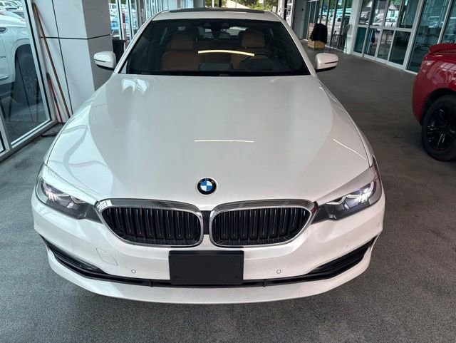 Used 2018 BMW 530e w/ Premium Package 2 RWD image 2
