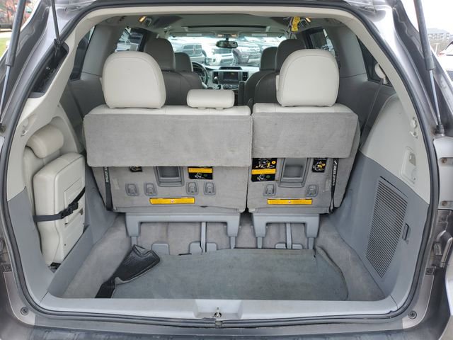 Used 2011 Toyota Sienna XLE image 9