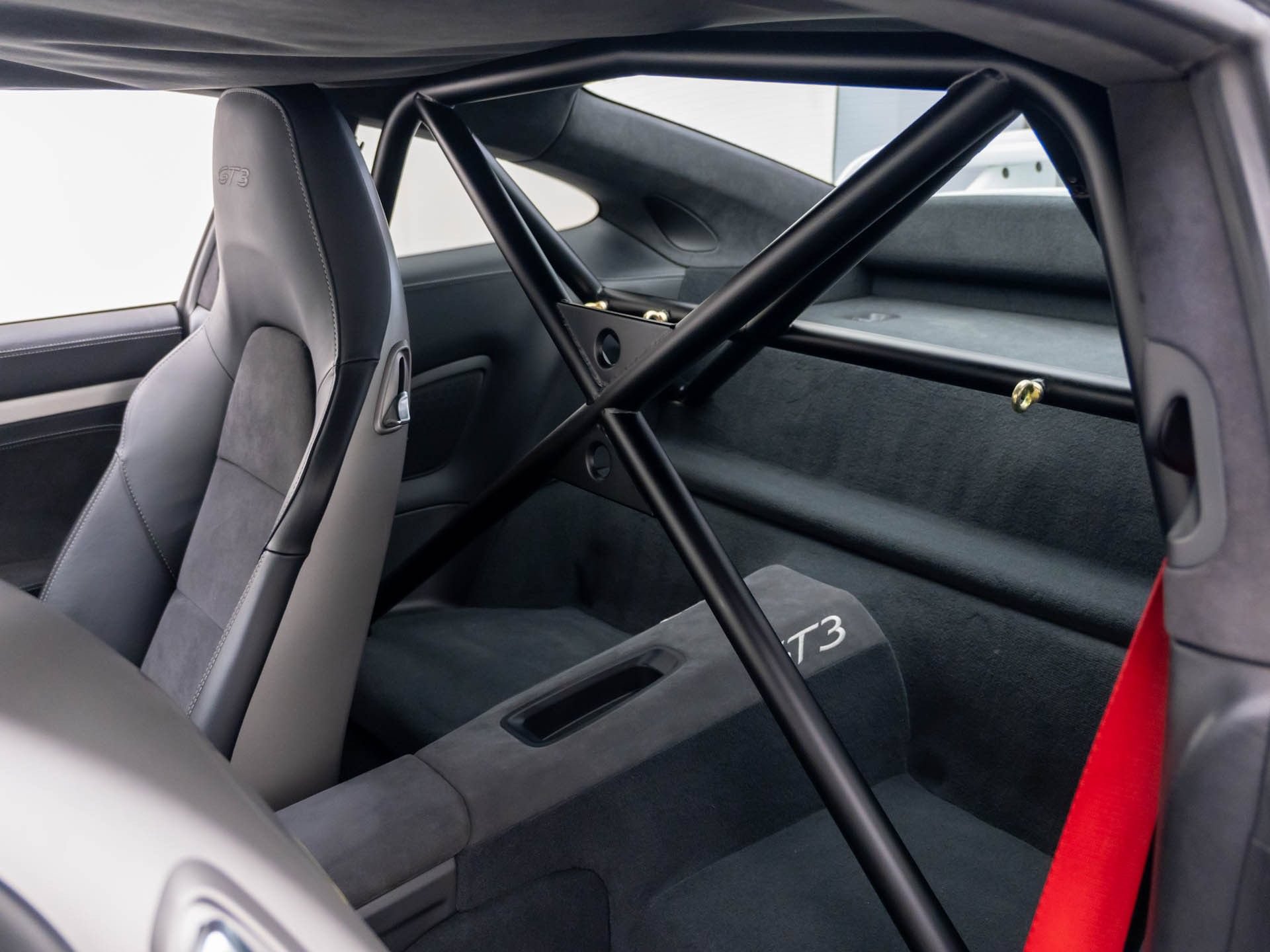 Certified 2015 Porsche 911 GT3 w/ Sound Package Plus RWD image 20