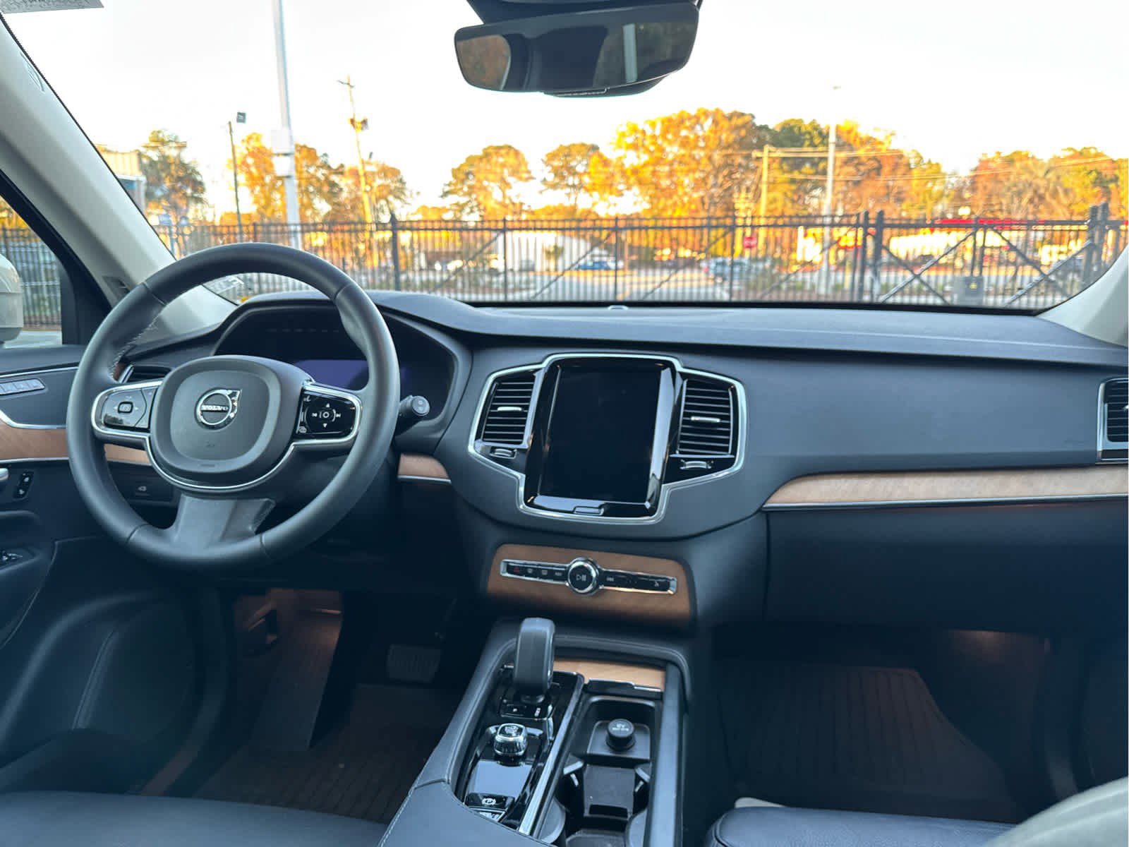 Certified 2023 Volvo XC90 B6 Plus w/ Protection Package Premier image 21