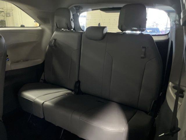 Used 2021 Toyota Sienna XLE image 24