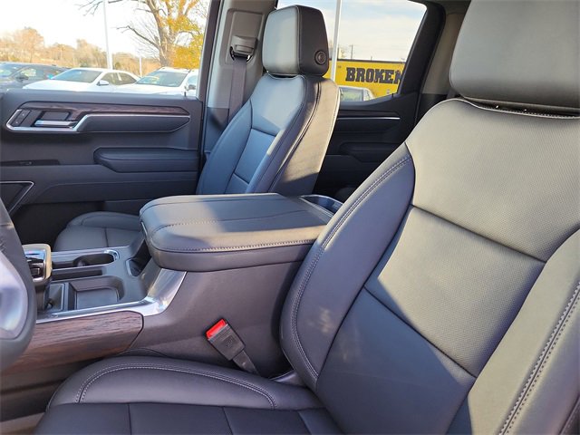 New 2026 GMC Sierra 1500 SLT w/ SLT Premium Plus Package image 17