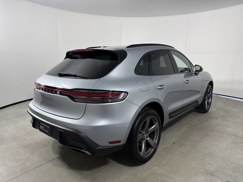 Certified 2025 Porsche Macan AWD/4WD image 7
