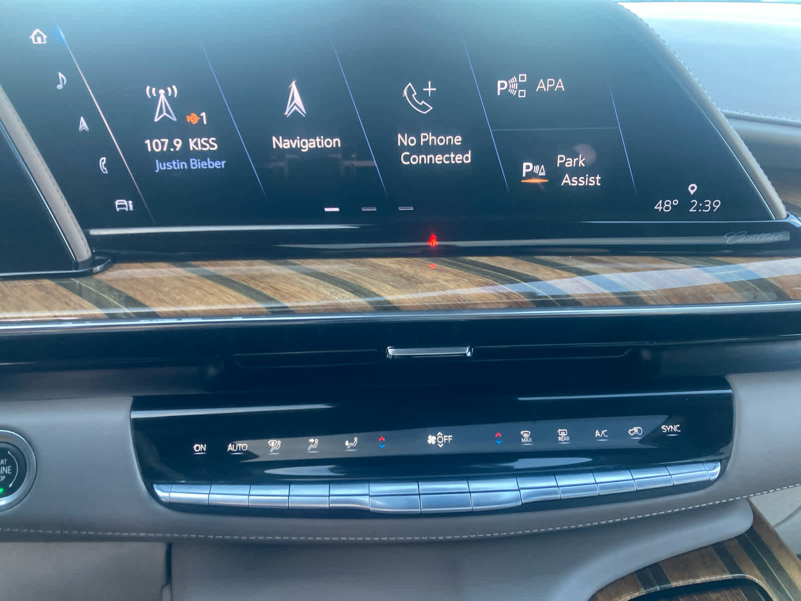 Used 2021 Cadillac Escalade ESV Premium Luxury Platinum image 24