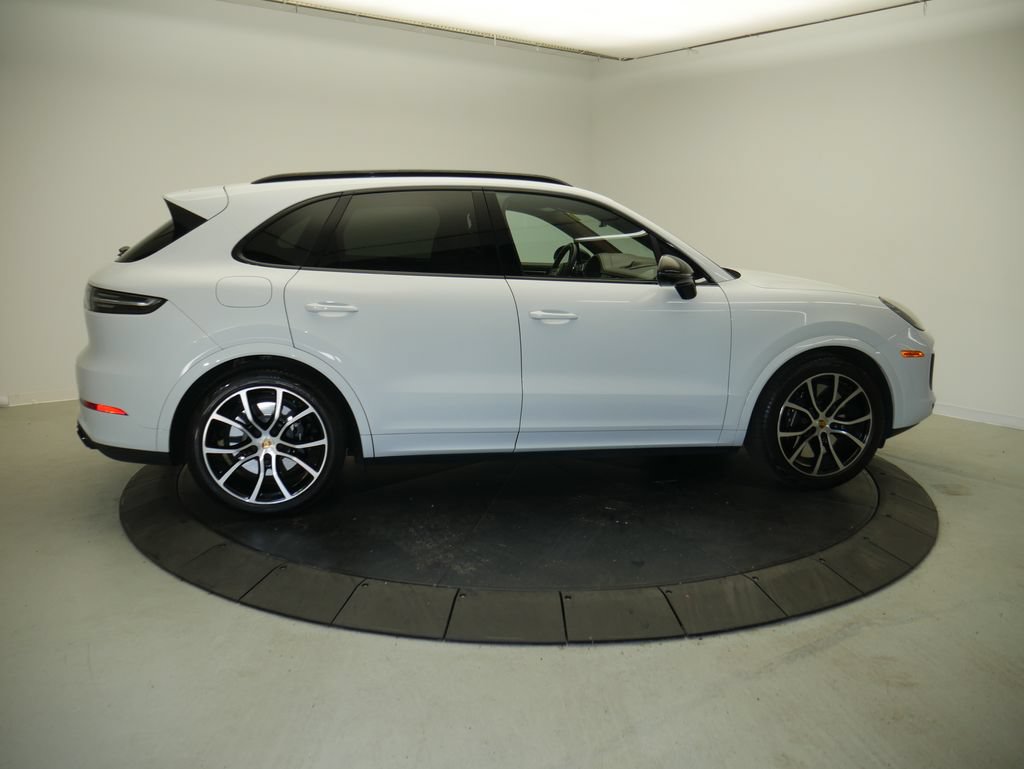 Certified 2023 Porsche Cayenne Turbo AWD/4WD image 8