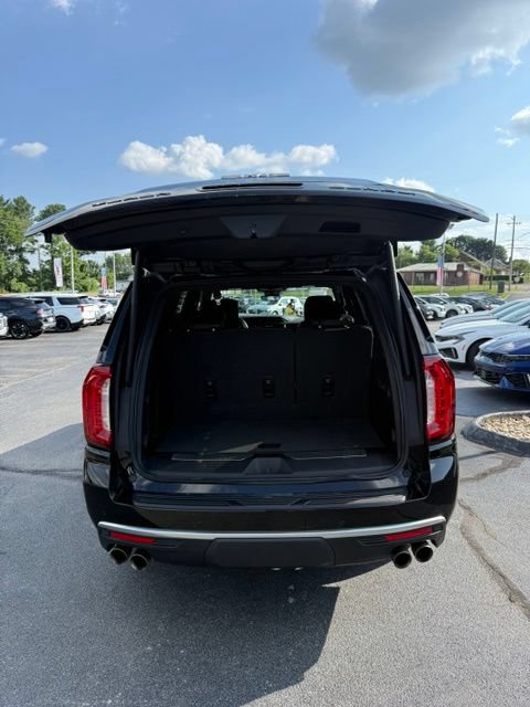 Used 2024 GMC Yukon Denali w/ Advanced Technology Package AWD/4WD image 7