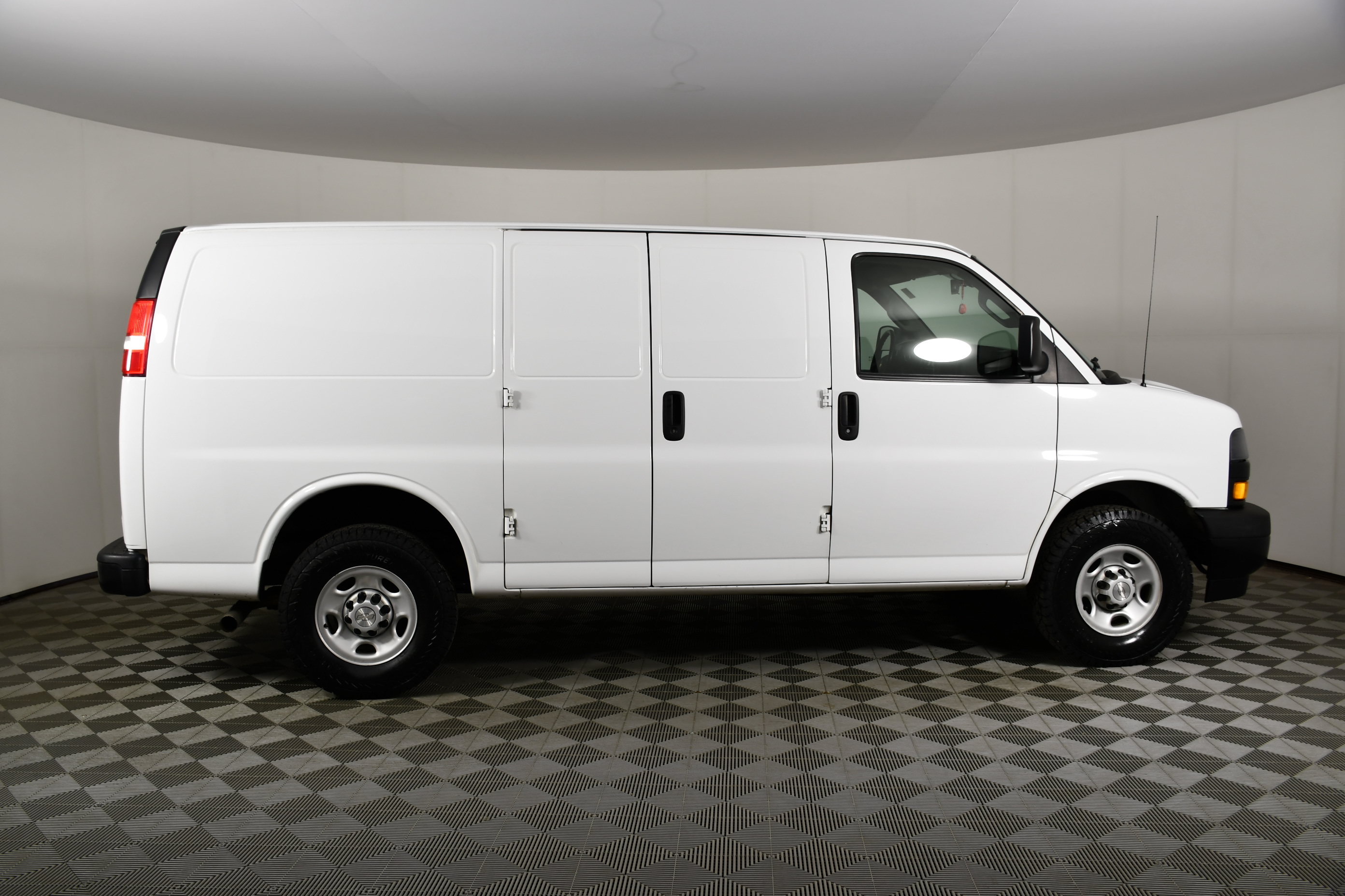 Used 2020 Chevrolet Express 2500 w/ Driver Convenience Package RWD image 5