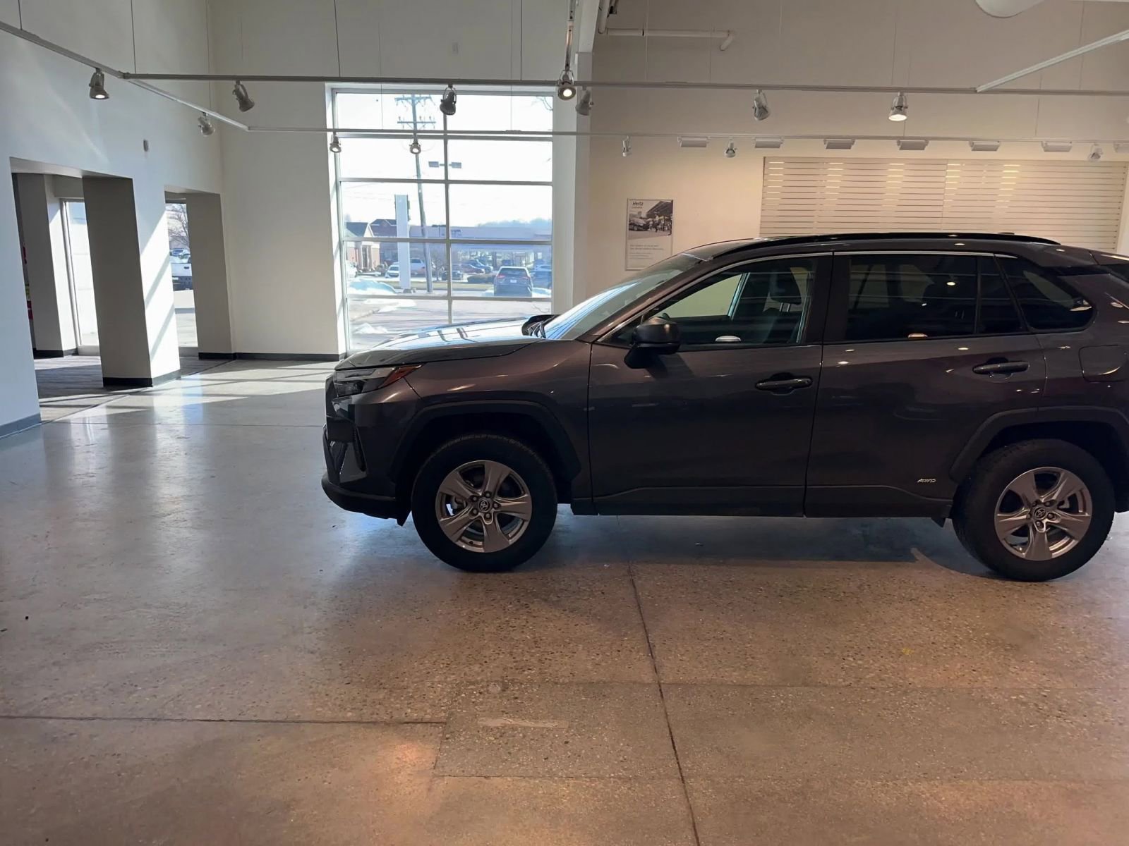 Used 2025 Toyota RAV4 LE image 9