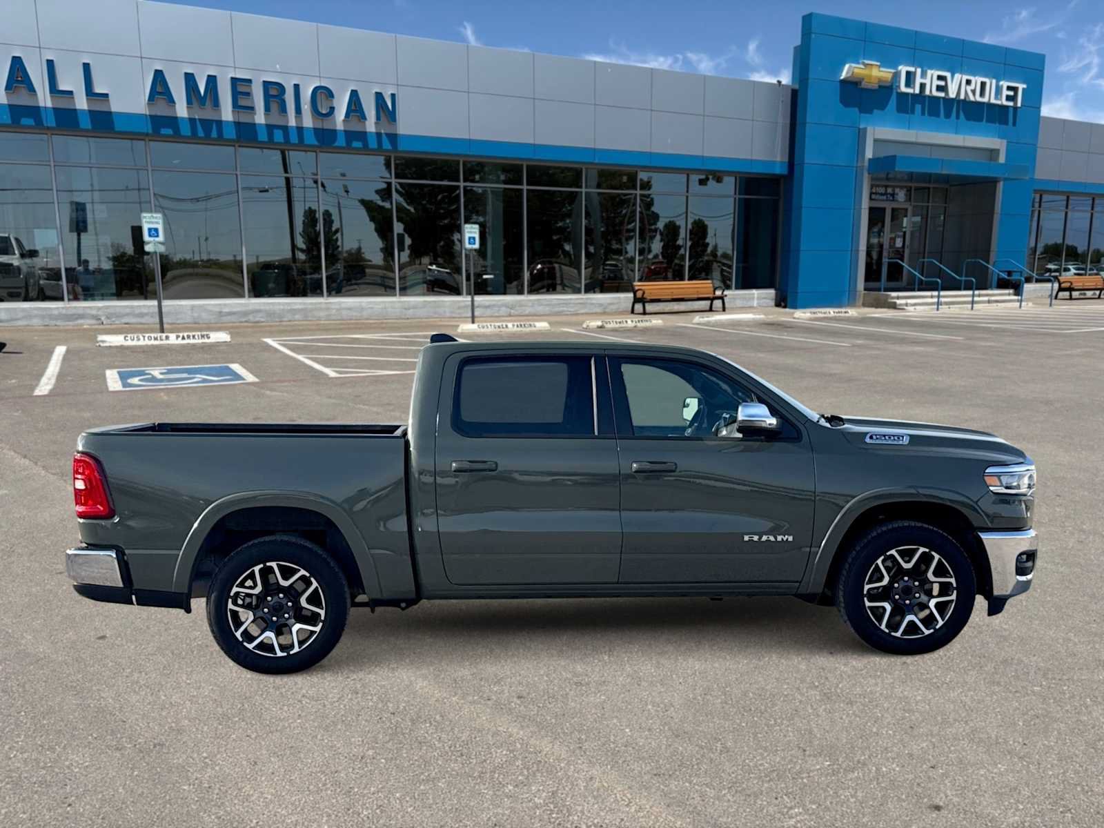 Used 2026 RAM 1500 Laramie AWD/4WD image 9