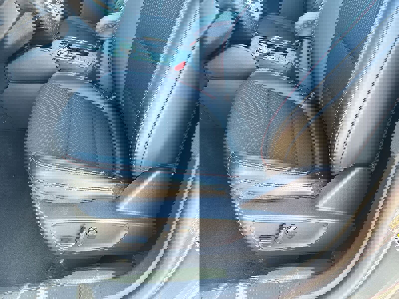 Used 2025 Ford Escape ST-Line image 18