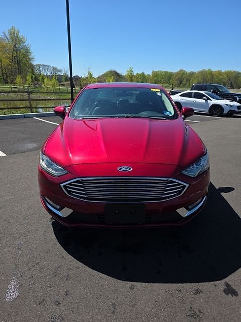 Used 2018 Ford Fusion SE w/ Equipment Group 201A FWD image 2