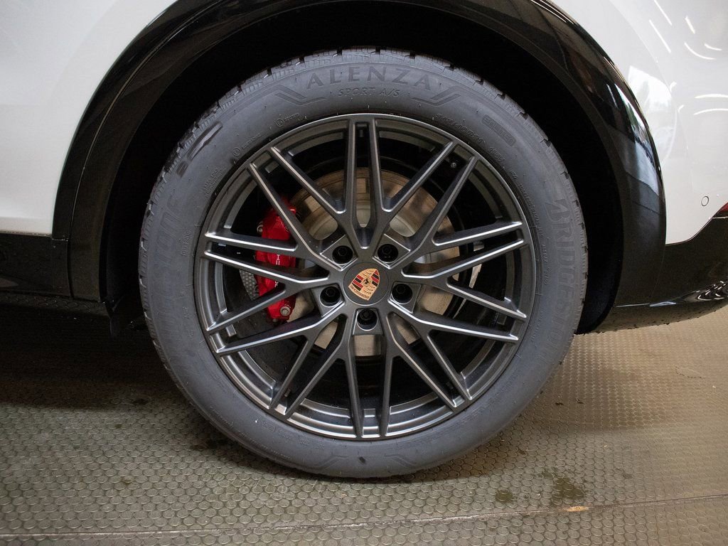 New 2026 Porsche Cayenne GTS image 14