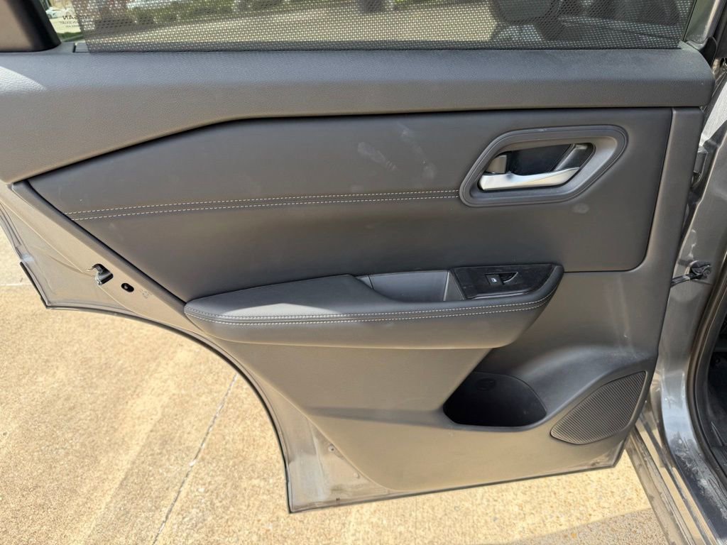 Used 2024 Nissan Rogue SV w/ SV Premium Package FWD image 13