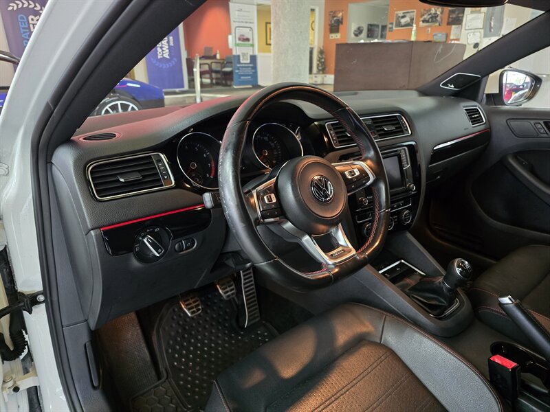 Used 2017 Volkswagen Jetta GLI FWD image 8
