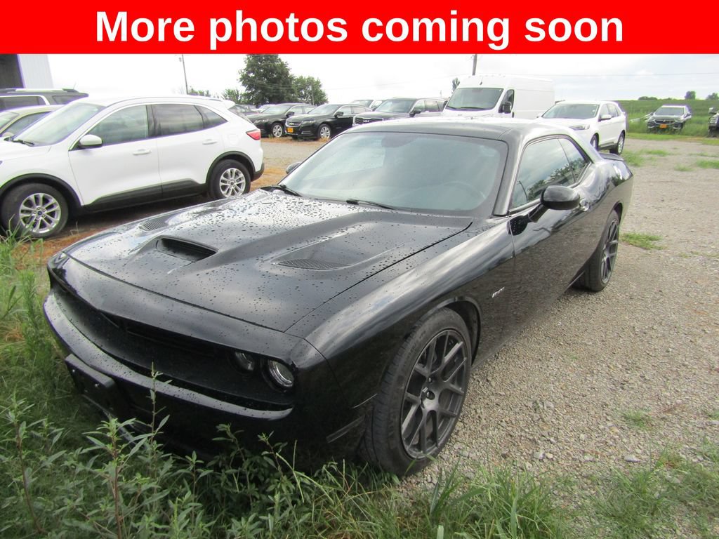 Used 2018 Dodge Challenger R/T RWD image 1