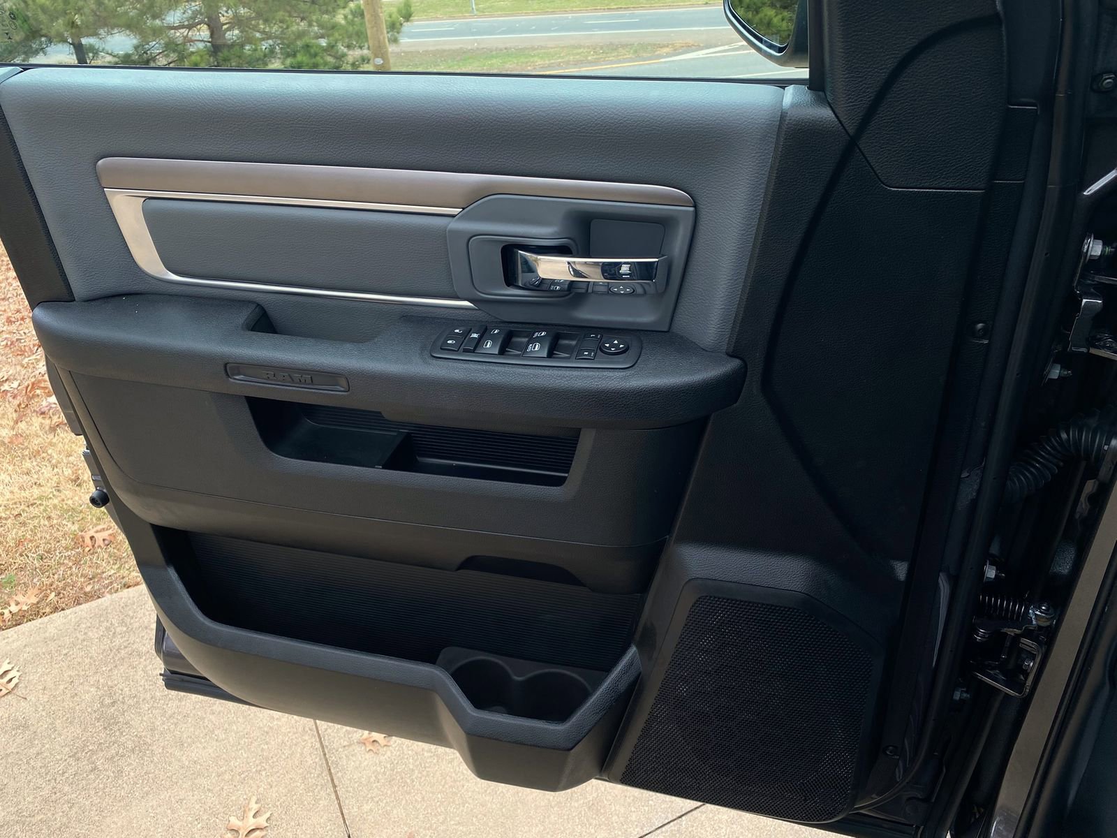 Used 2023 RAM 1500 Classic SLT image 26