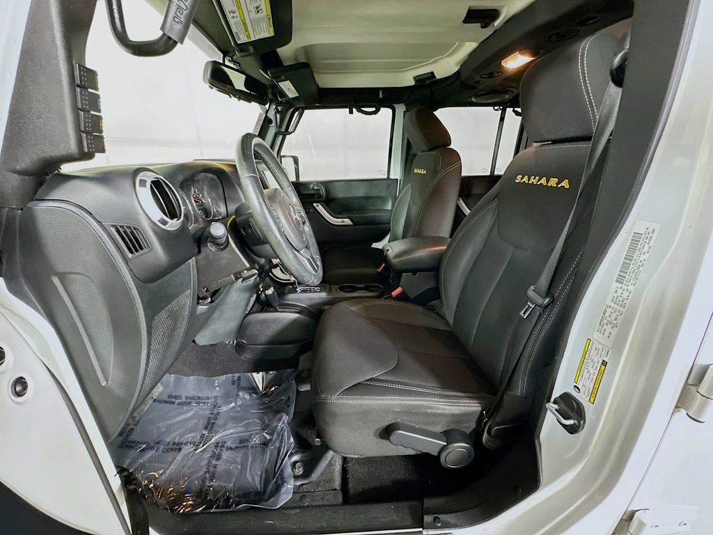 Used 2014 Jeep Wrangler Unlimited Sahara w/ Connectivity Group image 11