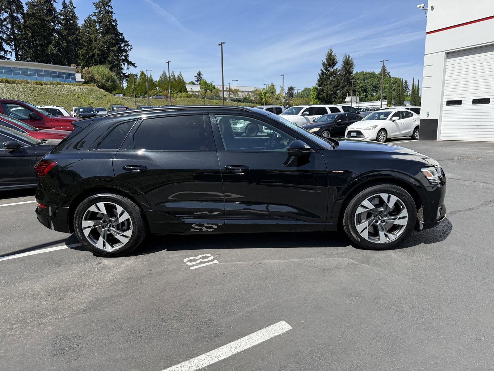 Used 2022 Audi e-tron Premium AWD/4WD image 6