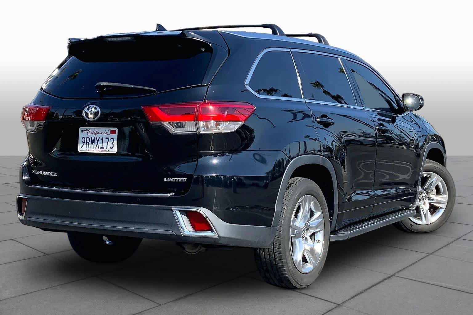 Used 2018 Toyota Highlander Limited FWD image 11