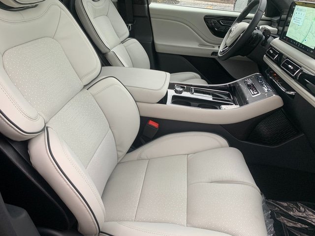 New 2026 Lincoln Aviator Black Label w/ Black Label Special Edition AWD/4WD image 19