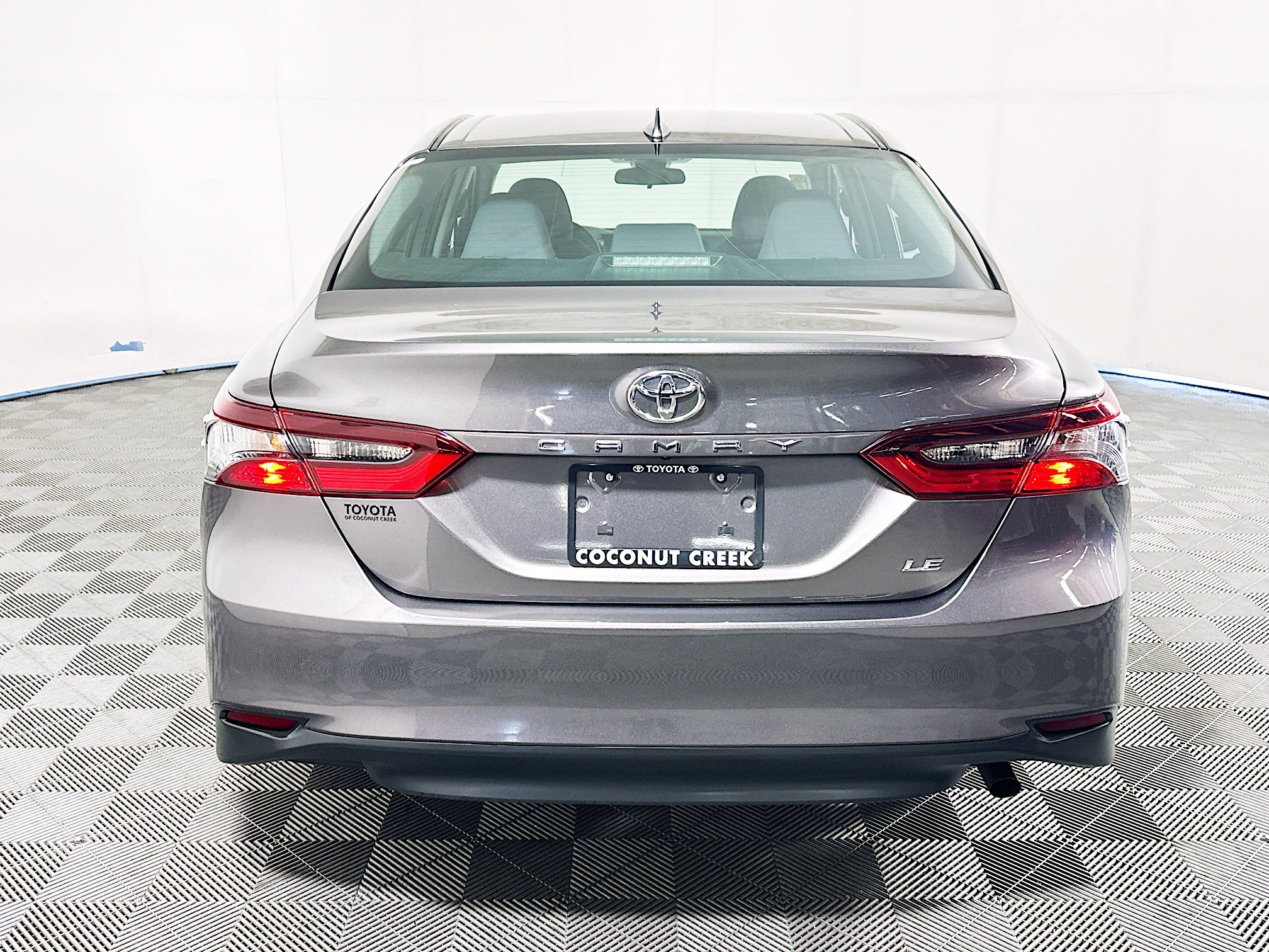 Used 2023 Toyota Camry LE FWD image 4
