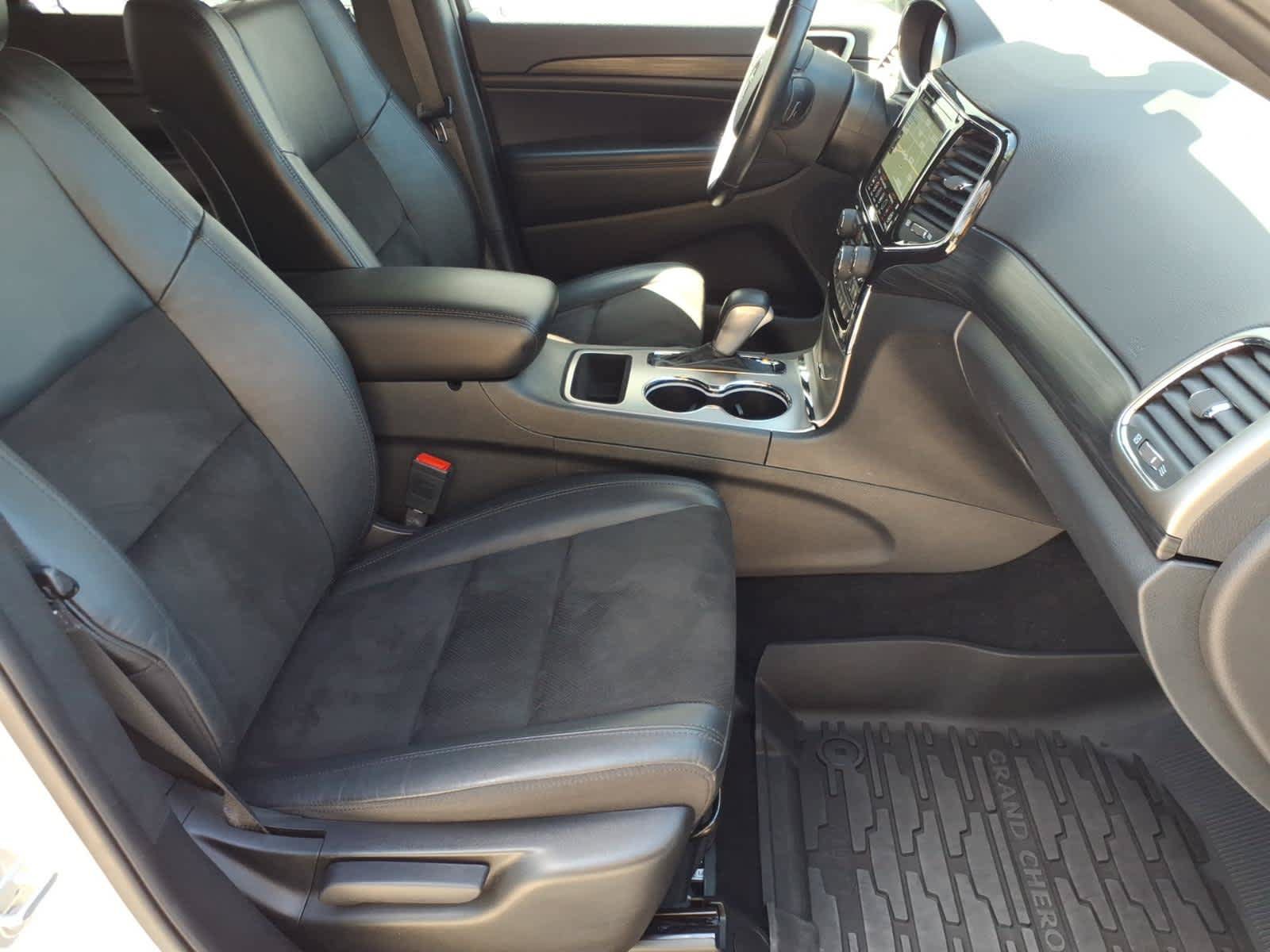 Used 2021 Jeep Grand Cherokee Laredo X AWD/4WD image 3