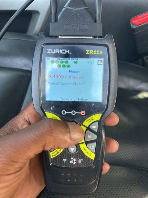 Used 2017 Nissan Titan SL image 32