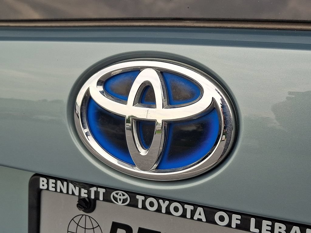 Certified 2018 Toyota Prius Three FWD image 32