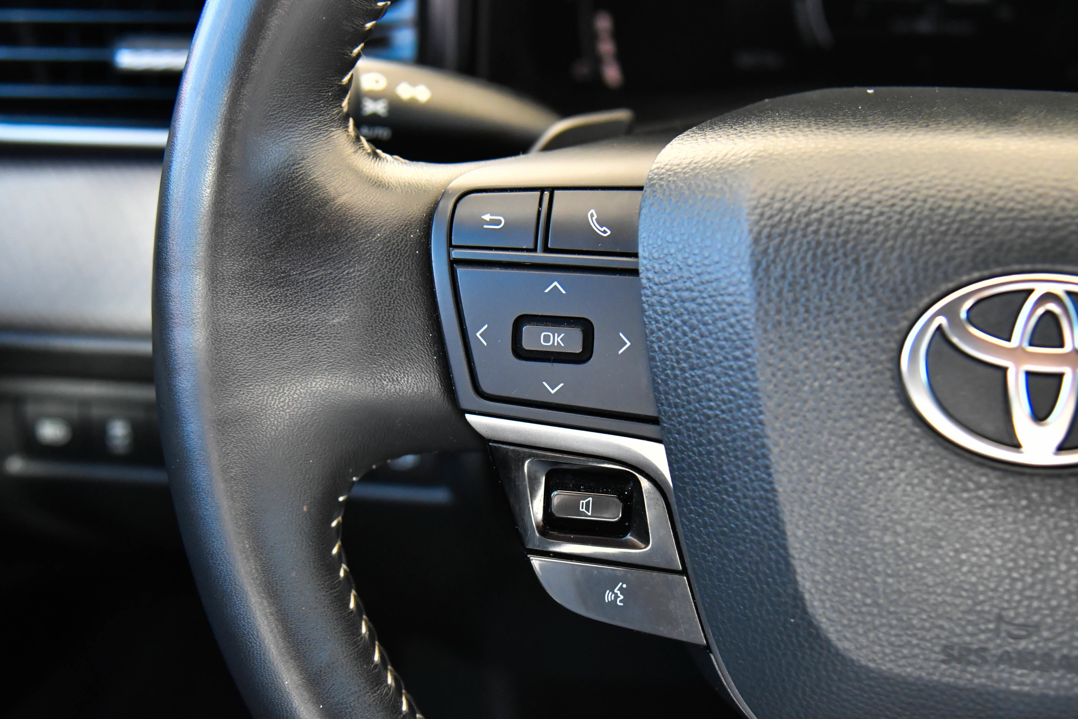 Used 2025 Toyota Camry SE w/ Convenience Package FWD image 34