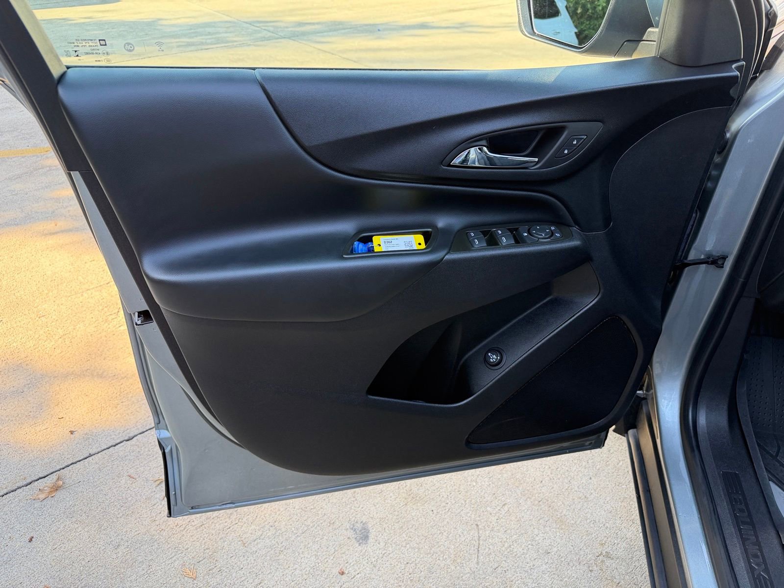Used 2024 Chevrolet Equinox LT w/ LPO, Floor Liner Package FWD image 9