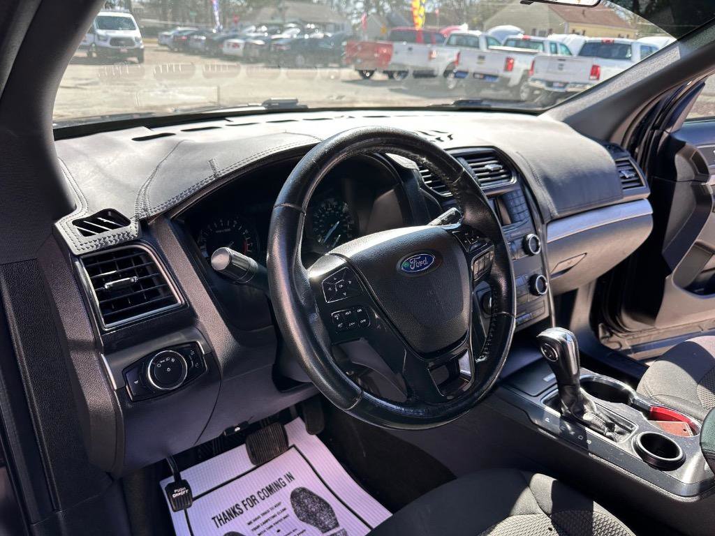 Used 2018 Ford Explorer XLT FWD image 24