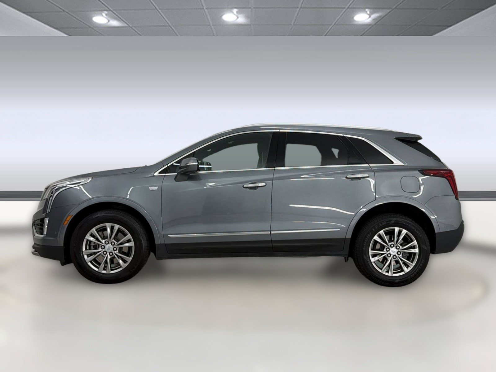 Used 2022 Cadillac XT5 Premium Luxury w/ Technology Package FWD image 2