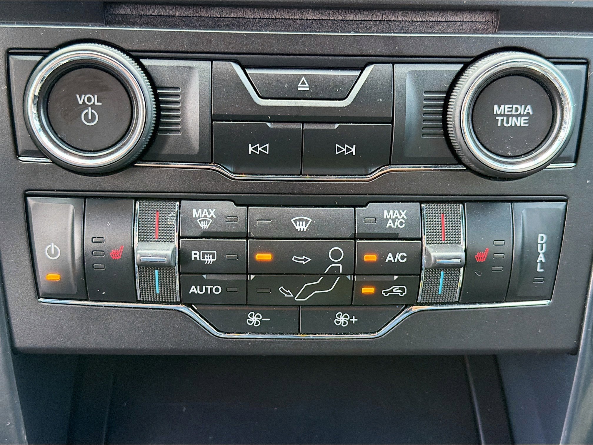 Used 2017 Ford Explorer XLT w/ Equipment Group 202A image 34