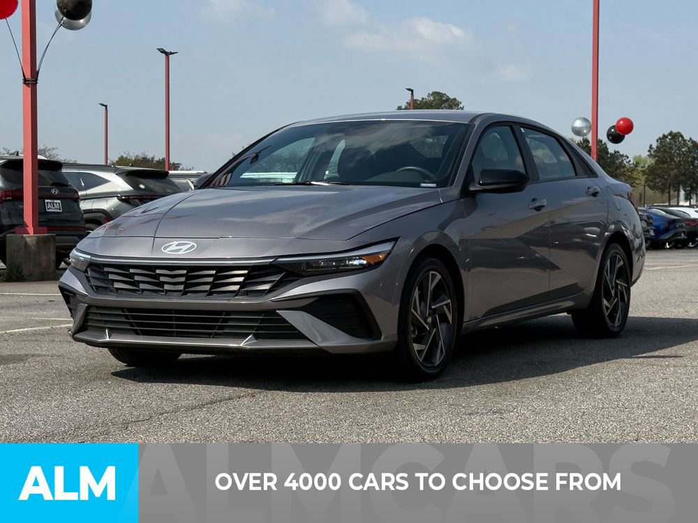 Used 2025 Hyundai Elantra Sport FWD image 2