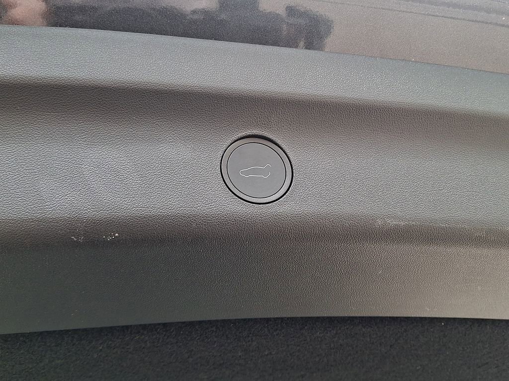 Used 2024 Tesla Model Y Long Range image 31