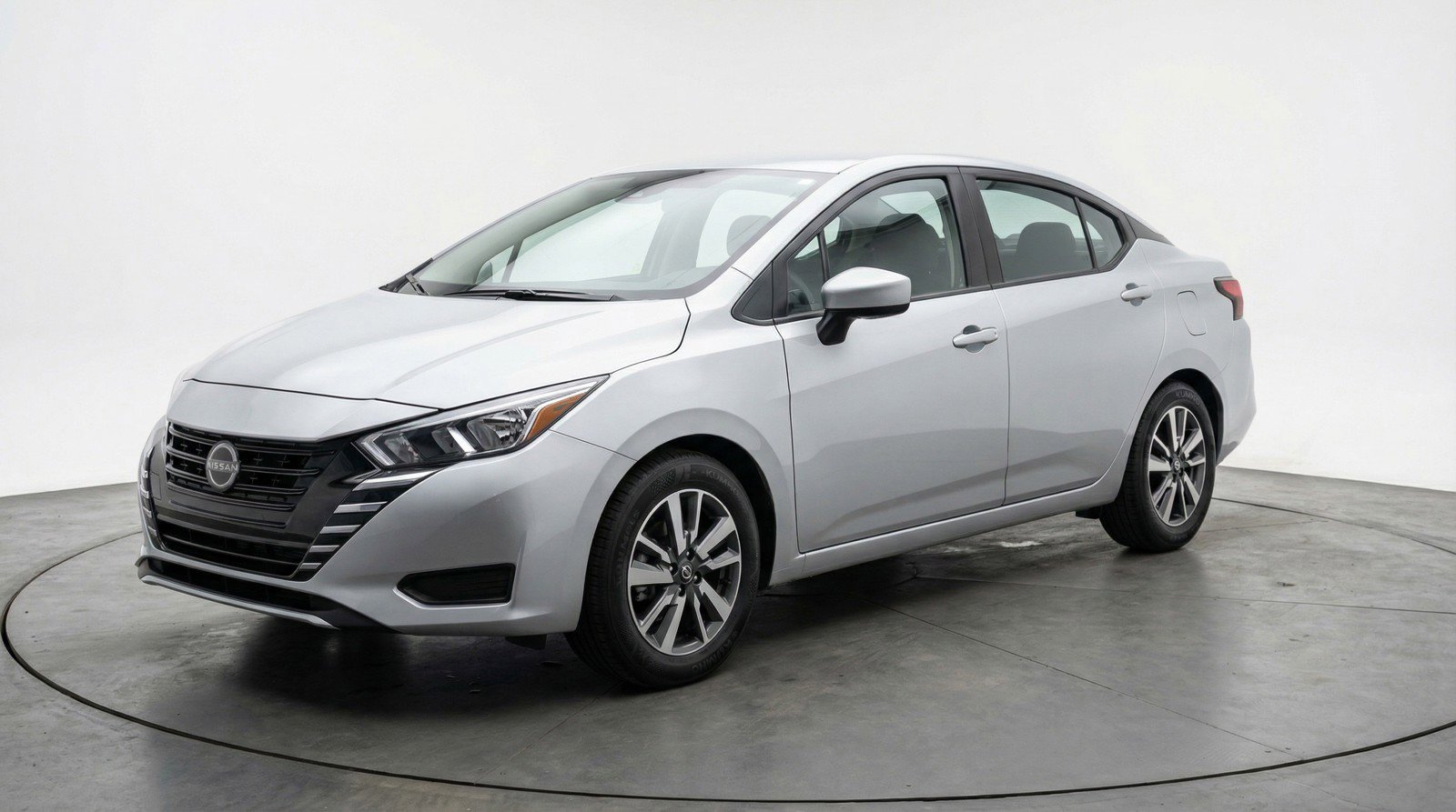 Used 2025 Nissan Versa SV image 3