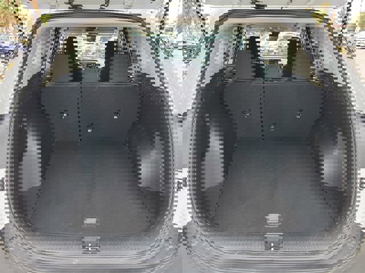 Used 2025 Kia Sportage LX image 7