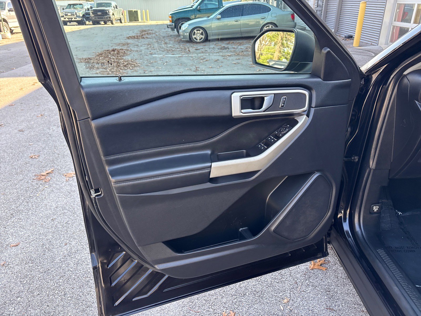 Used 2022 Ford Explorer XLT w/ Equipment Group 202A image 17