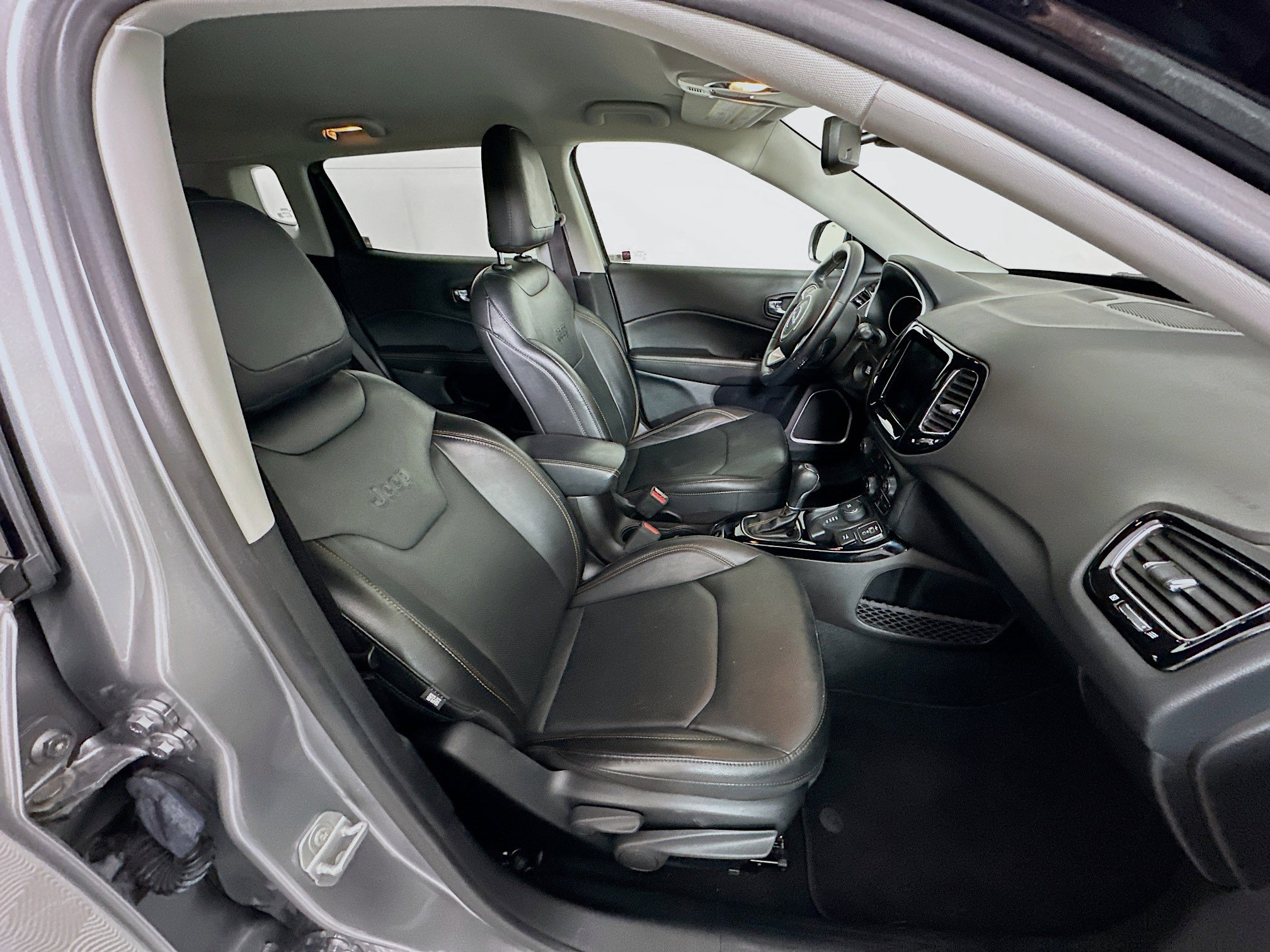 Used 2020 Jeep Compass Limited image 29