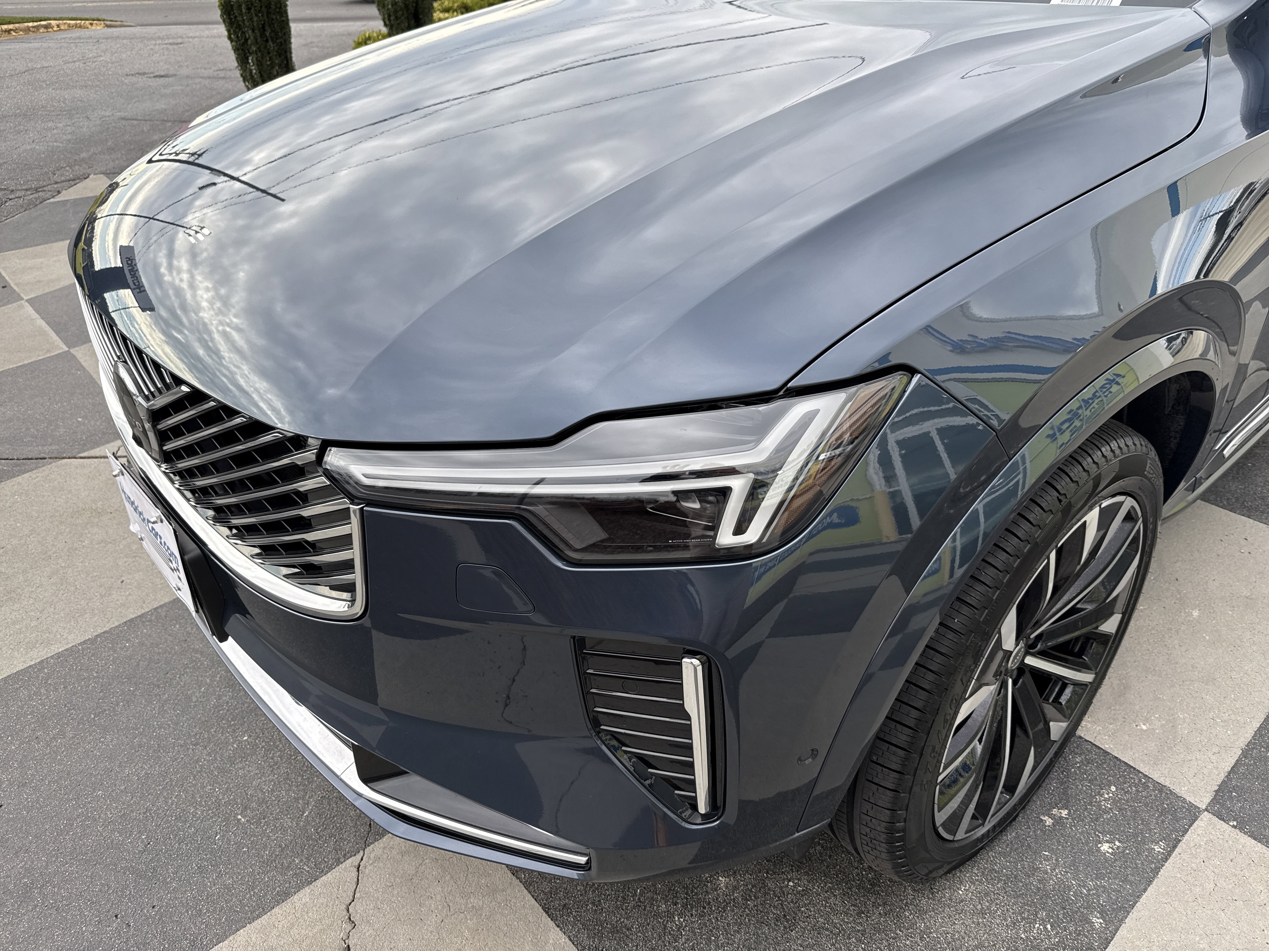 Used 2025 Volvo XC90 B6 Plus image 6