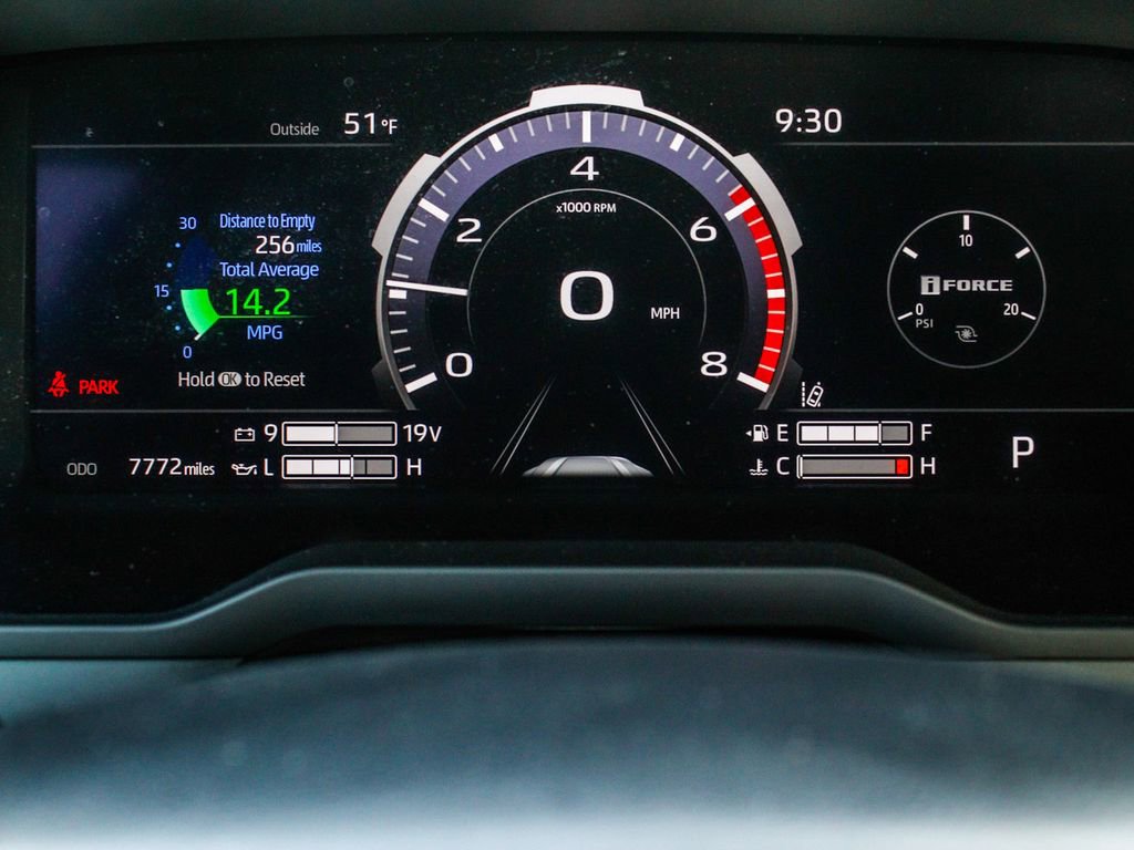 Used 2025 Toyota Tundra Limited AWD/4WD image 16