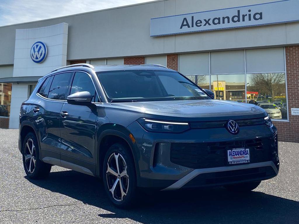 Used 2025 Volkswagen Tiguan SE