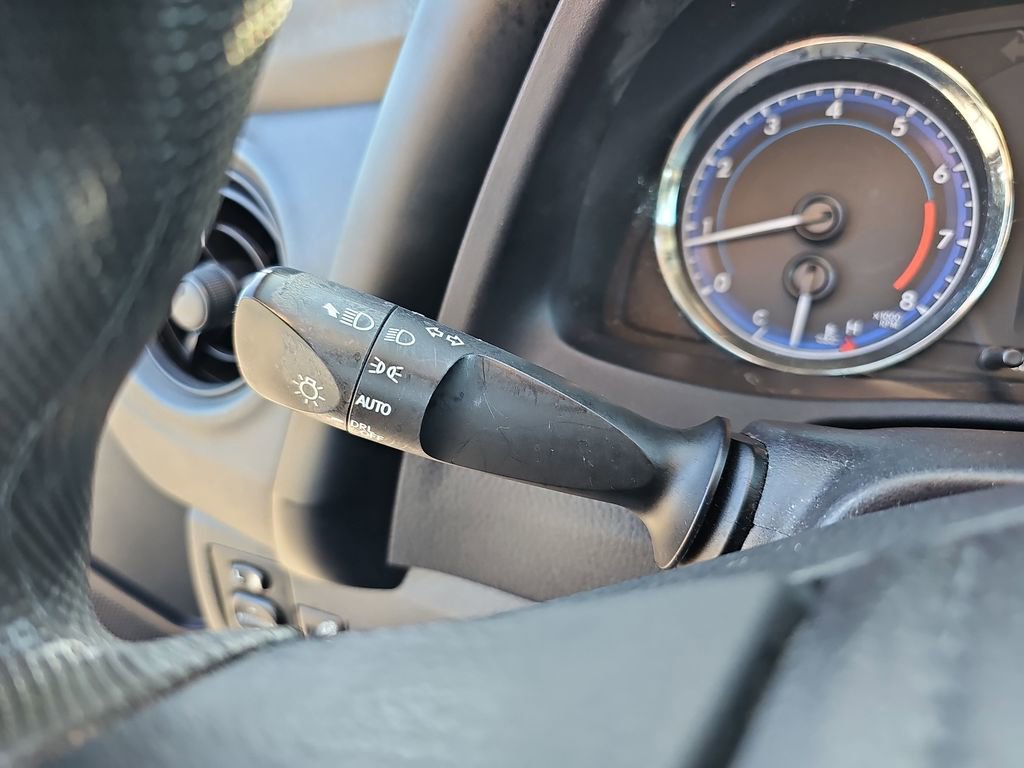 Used 2019 Toyota Corolla L image 29