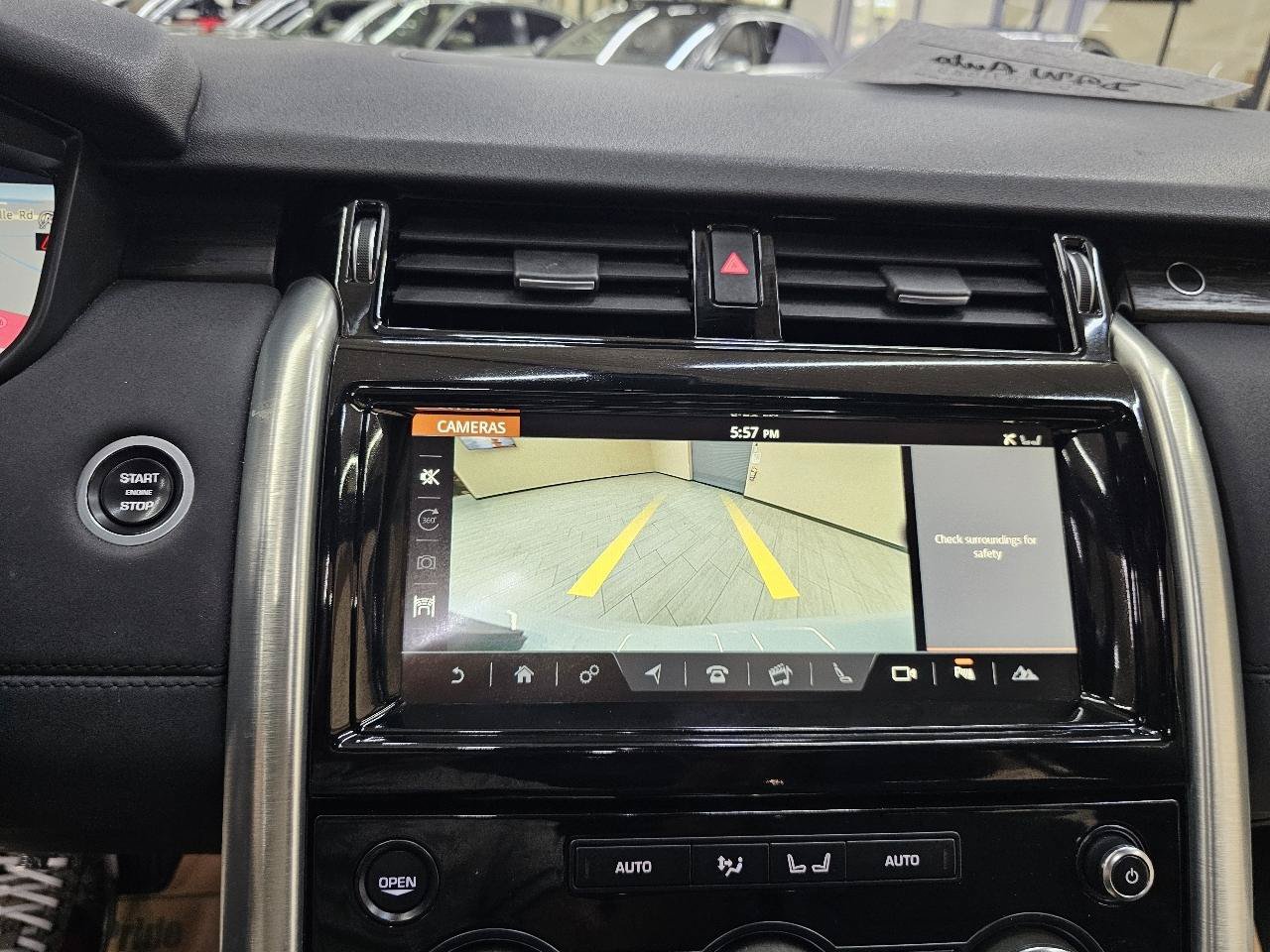Used 2018 Land Rover Discovery HSE AWD/4WD image 35