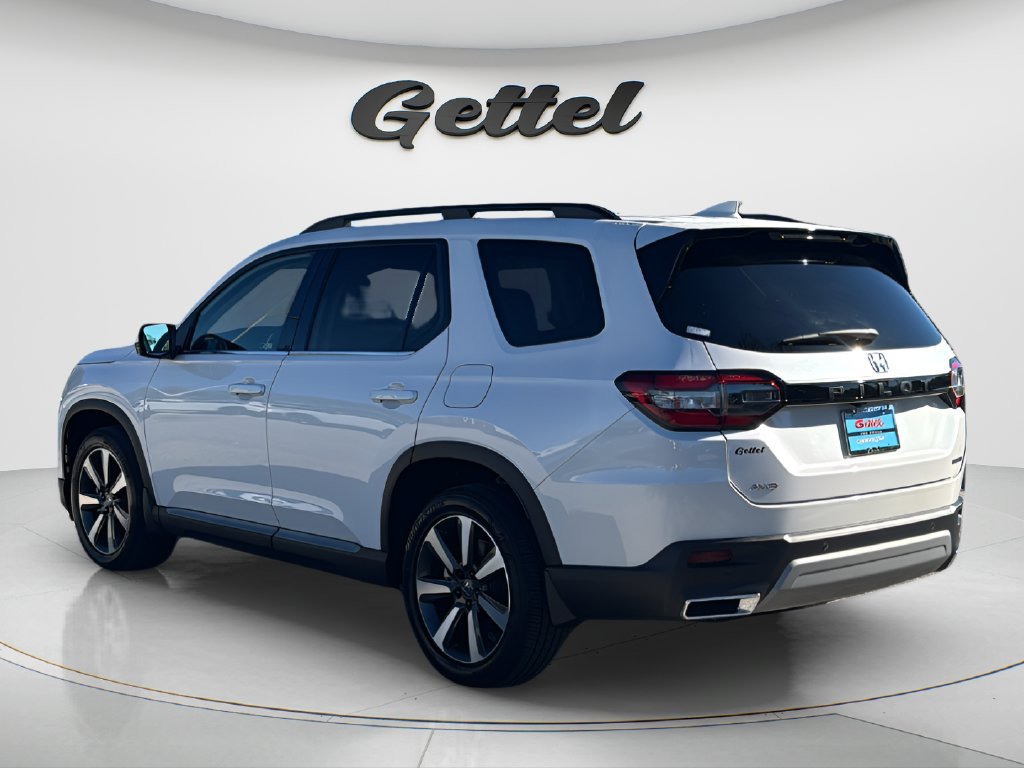 Used 2024 Honda Pilot Touring image 7