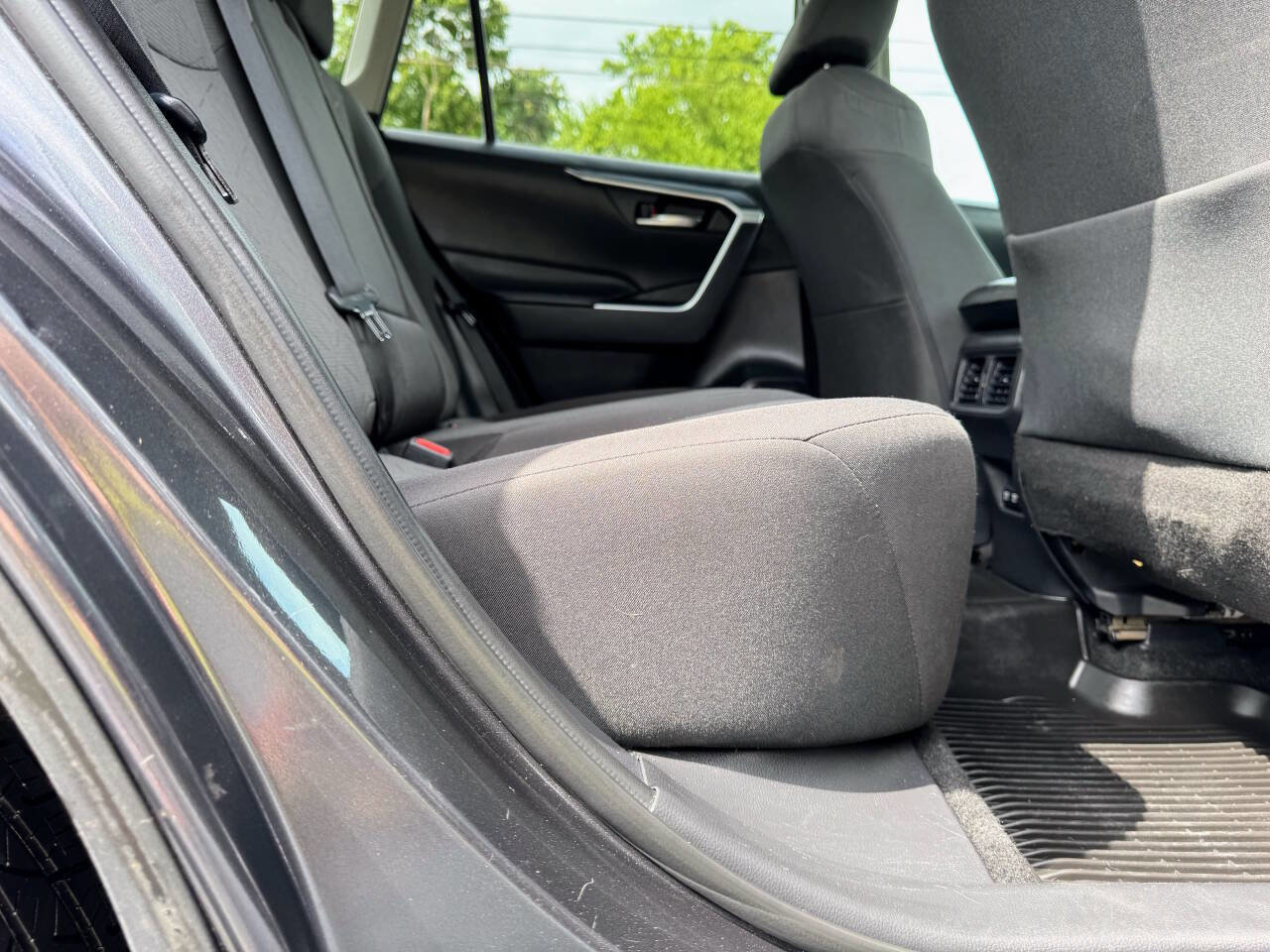 Used 2020 Toyota RAV4 XLE image 31