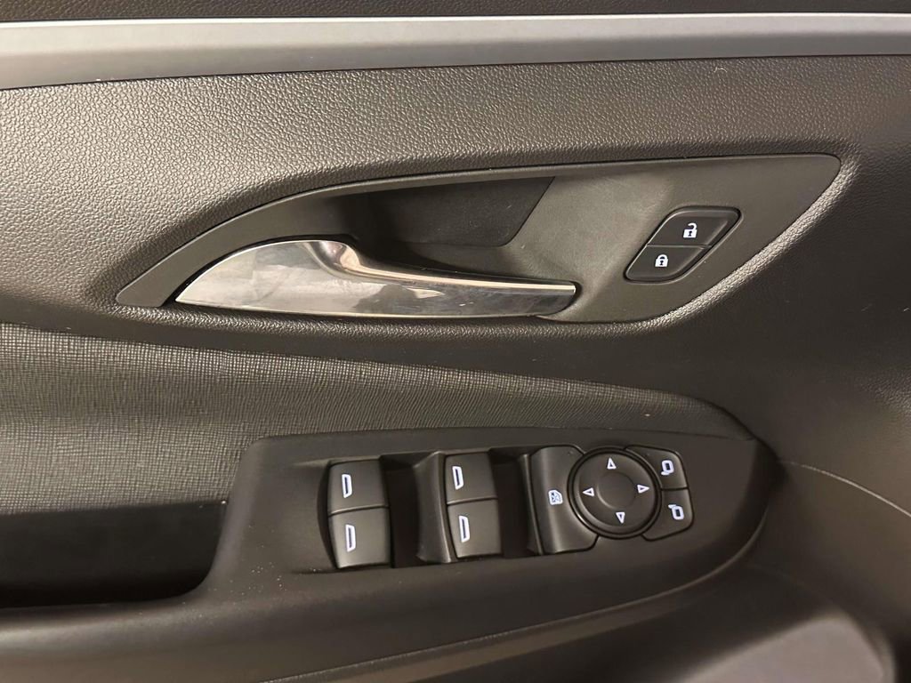 Used 2025 Buick Envista Preferred image 13